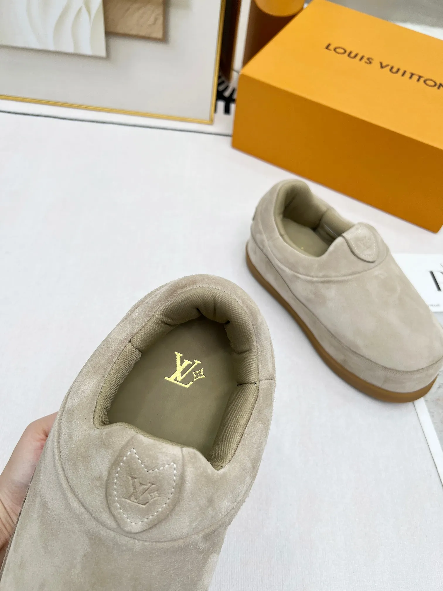 Factory direct sales p660🐘🐘Women's shoes, women's clothing louis vuitton (Louis Vuitton/lv)🔍Autumn and winter~Ugly little chubby, new shoe type YETI🔥🔥🔥🔥 Super street style bread shoes are here! ! ! Chubby is so cute~💞 What a great tool for showing off slim legs! The inner height is increased by 5 cm, the legs are longer and thinner, and the beef tendon bottom is super comfortable, suitable for couples 💞💞💞💞 Fabric: imported high mercerized ox velvet embossed craftsmanship Number of yards: 35-45 yards (46🉑custom-made, non-returnable)